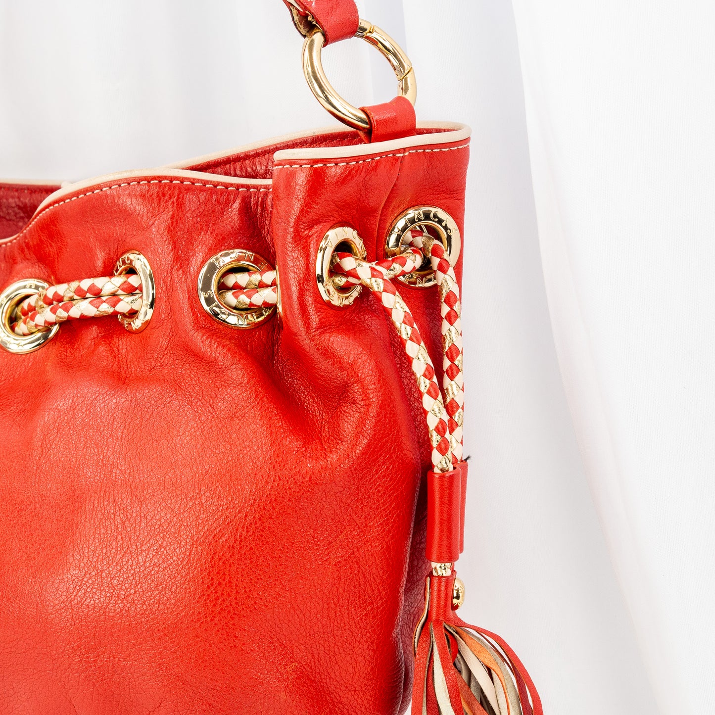 Vincis Bench | Red Leather Drawstring Bag