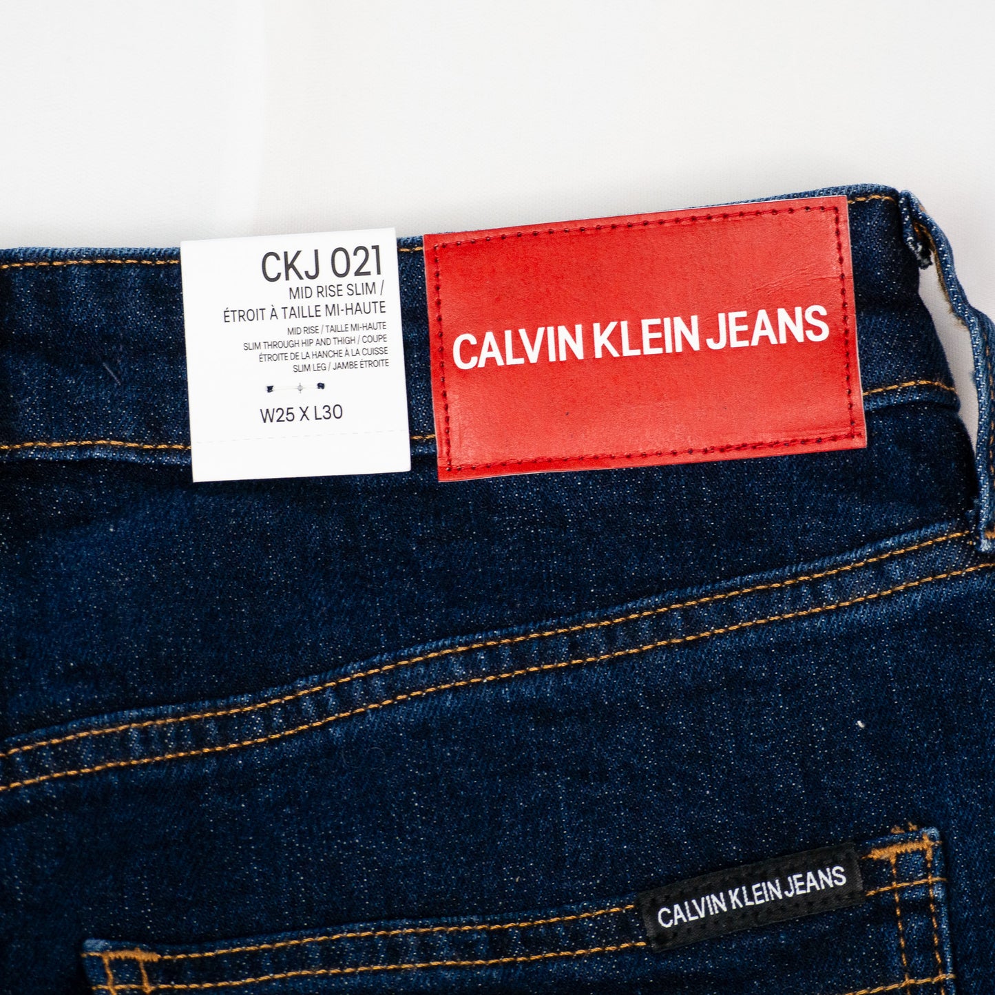 Calvin Klein Jeans | Dark Wash Mid Rise Slim Fit Jeans (25x30)