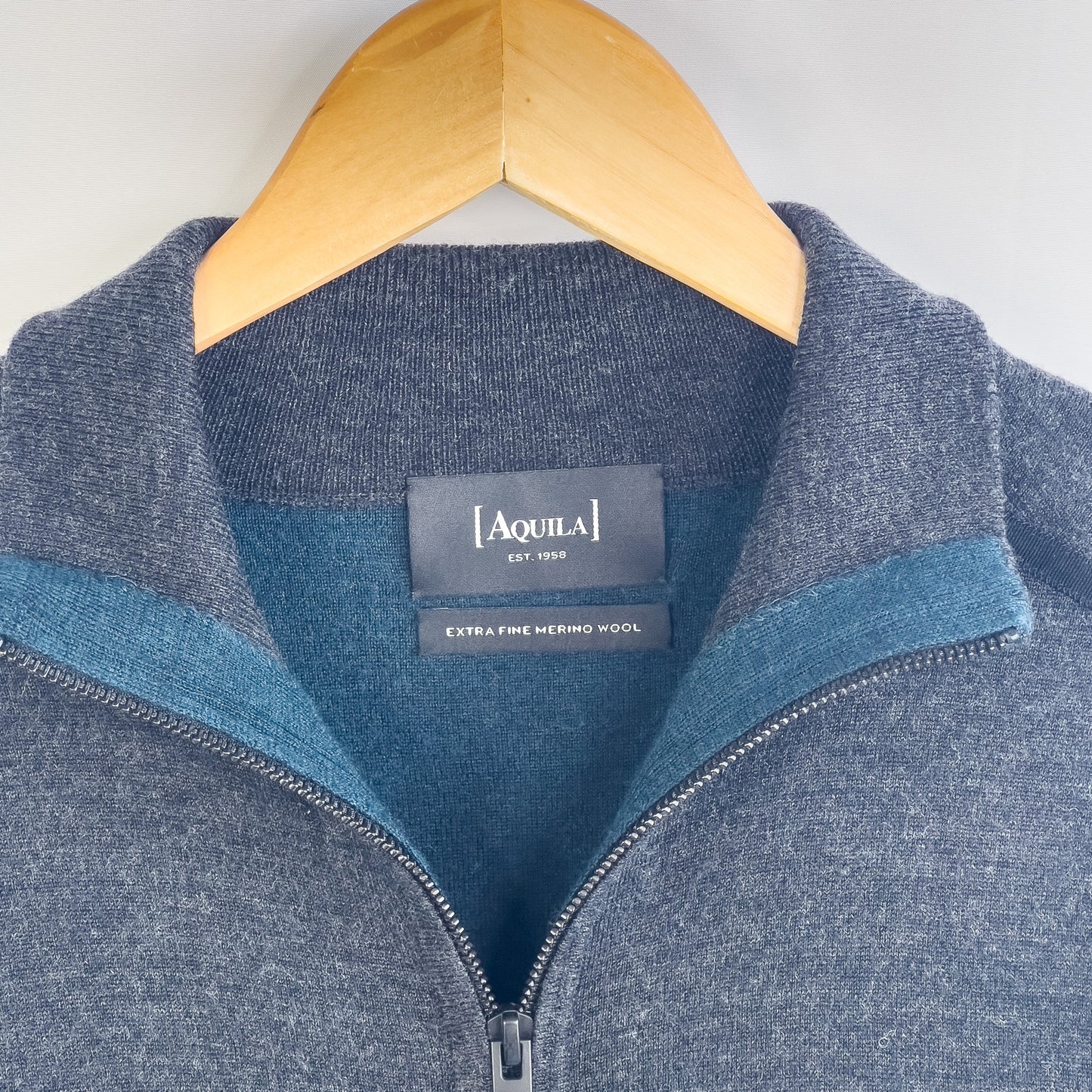 Aquila | Lightweight Zip Up Sweater (S)