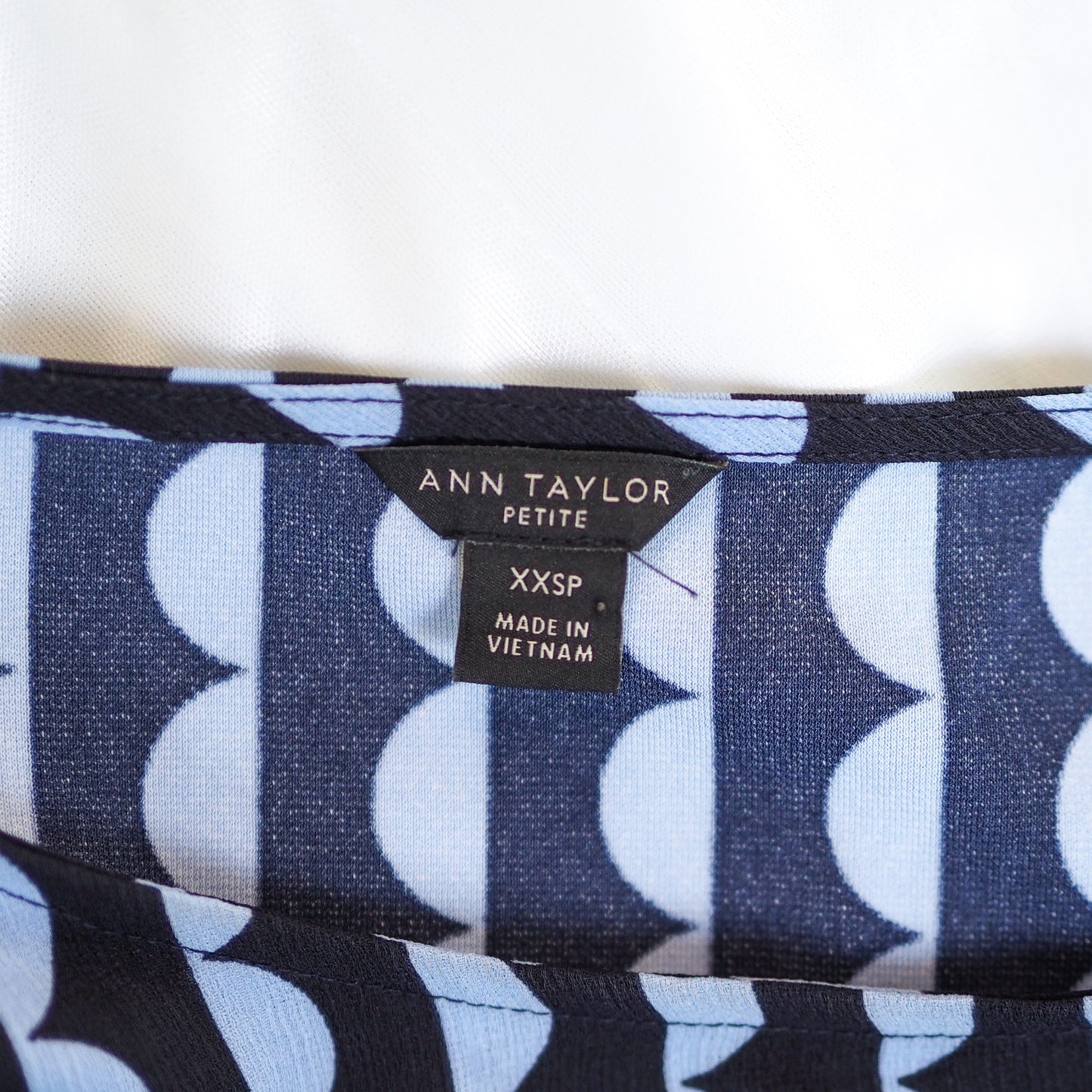 Ann Taylor | Long Sleeve Blouse (2XS)