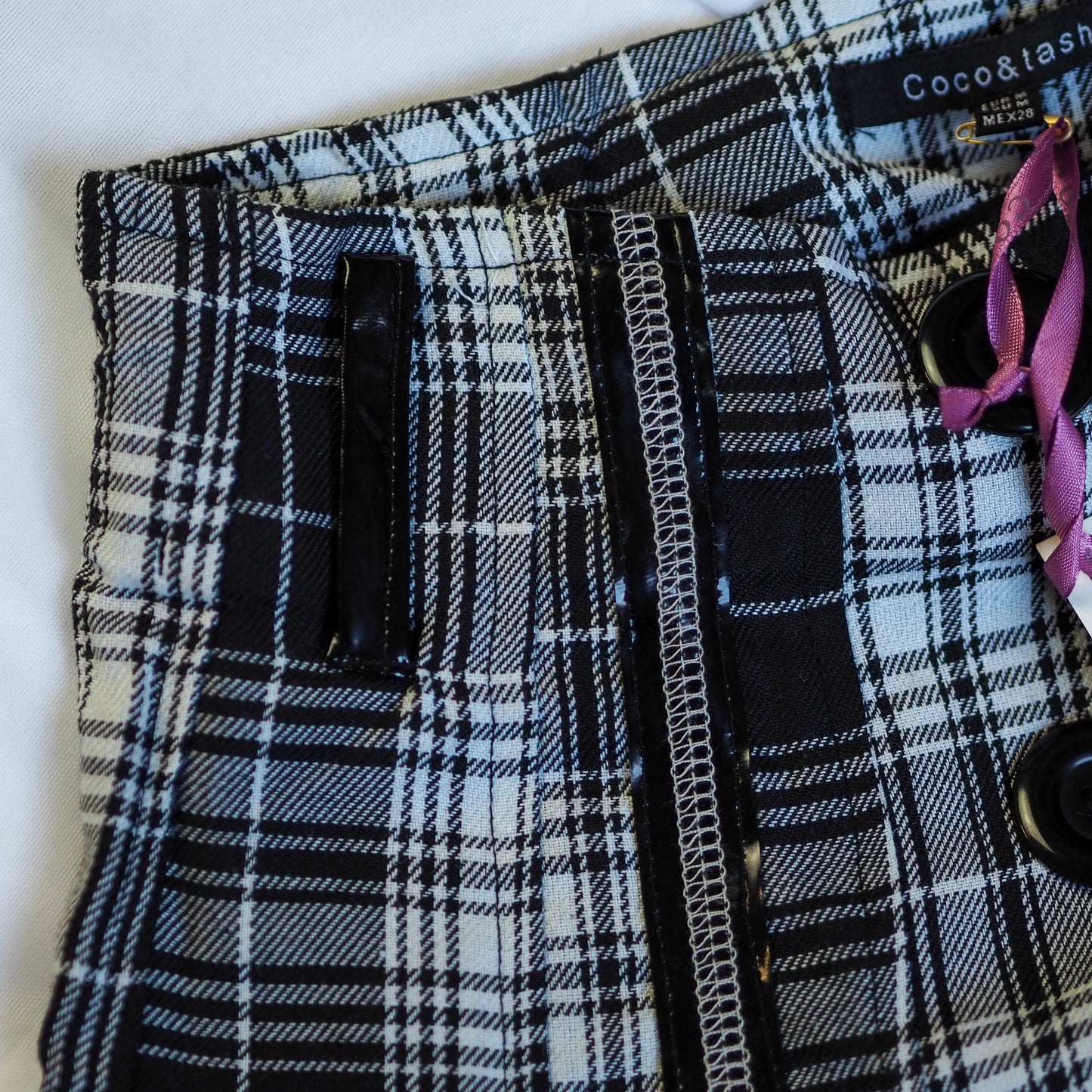 Coco & Tashi | Pleated Mini Skirt (M)