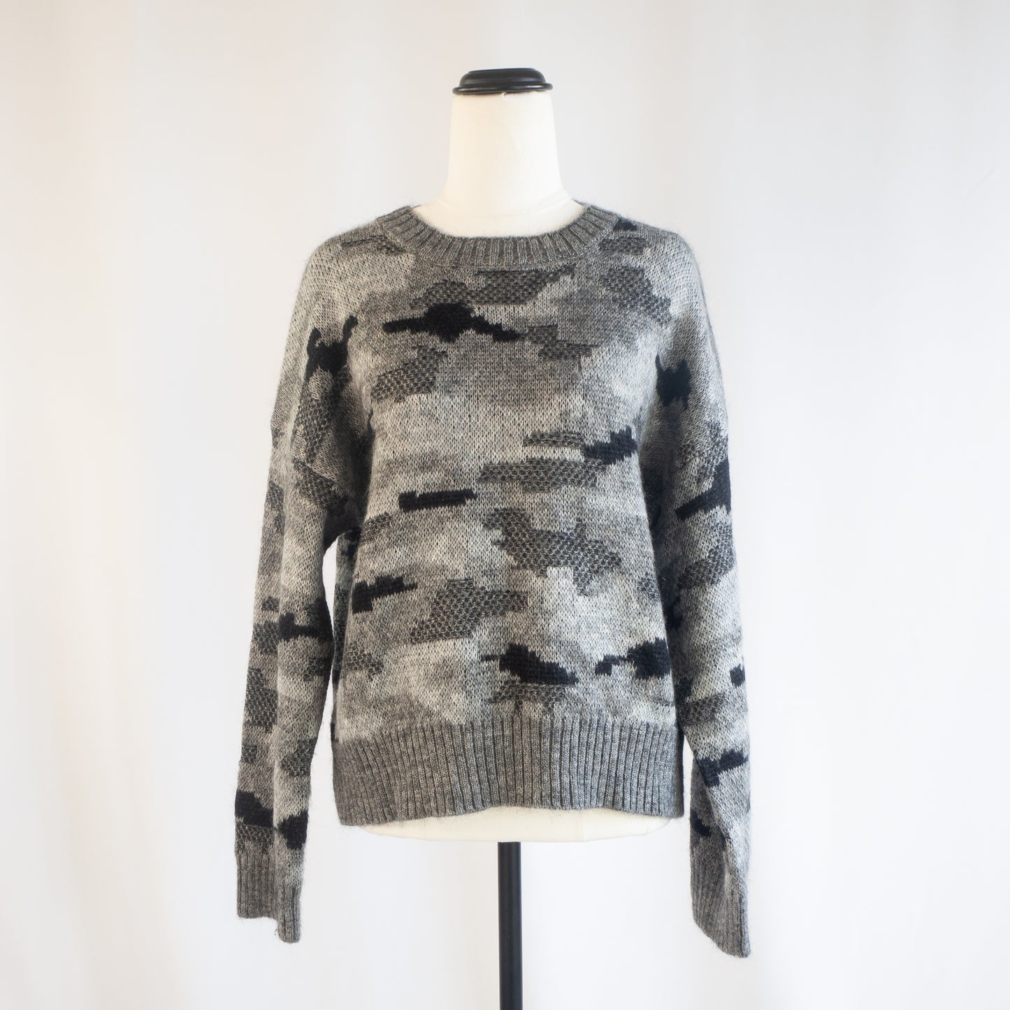 Max | Lightweight Knit Sweater (S)