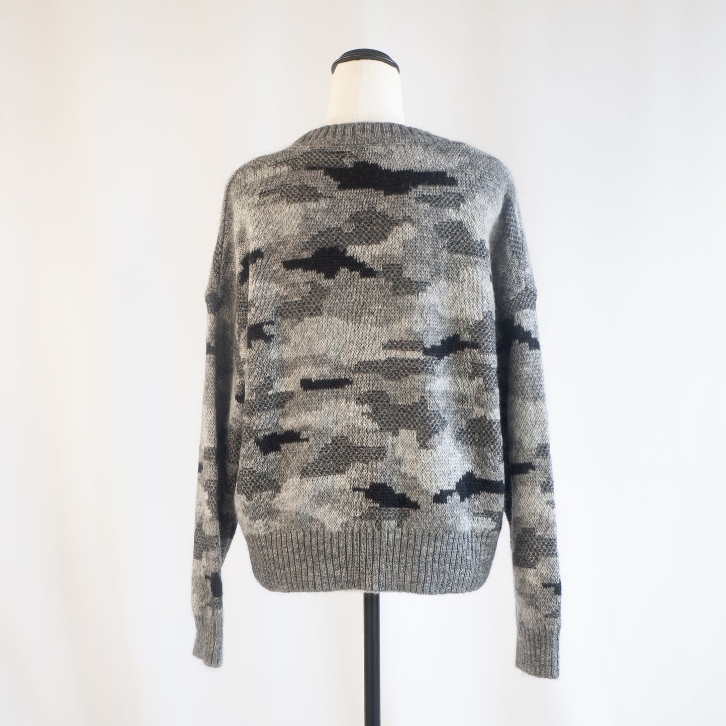 Max | Lightweight Knit Sweater (S)