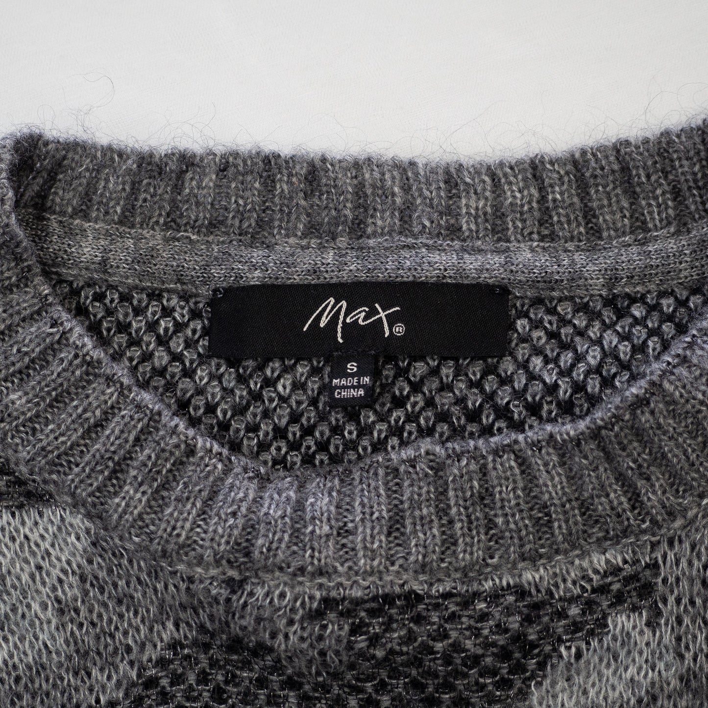 Max | Lightweight Knit Sweater (S)